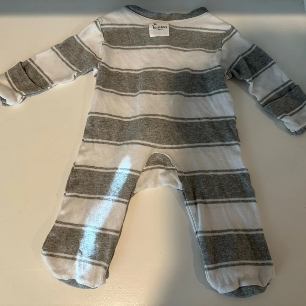 Burt's Bees Baby Gray and White Striped Footie Pajama - Newborn